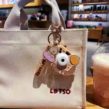 卡皮巴拉小黄豚 卡皮巴拉发光投影相机可爱卡通水豚包包 五金 挂件 男女同款情侣款