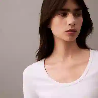 CALVIN KLEIN U T YAA-