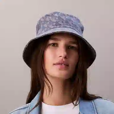 CALVIN KLEIN
