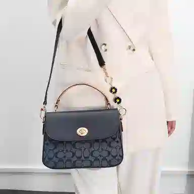 GUYI COACHmmarlie 24