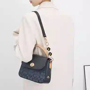 GUYI COACHmmarlie 24