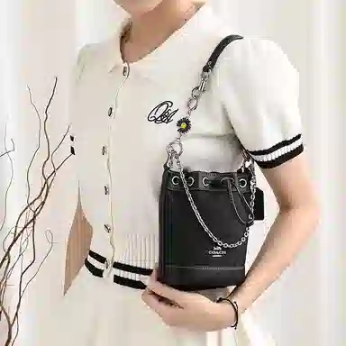 GUYI COACH
