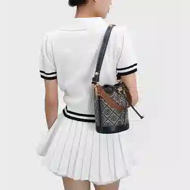 GUYI TB T Monogram