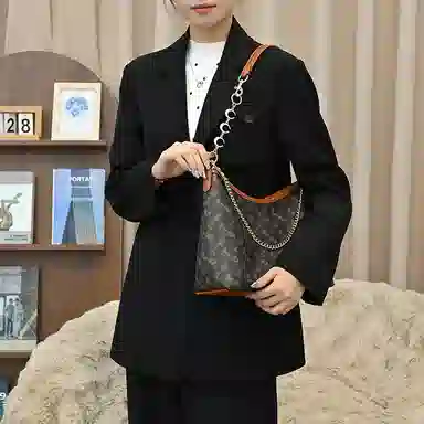 GUYI COACH Laurel coach