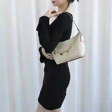 GUYI COACH Signature Zip Top 20