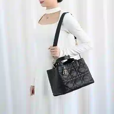 GUYI DIOR Toujours