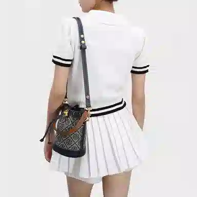 GUYI TB T Monogram