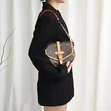 GUYI LV Saumur bb