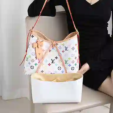 GUYI LV Carryall