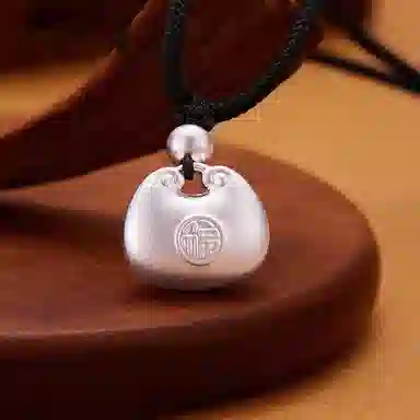 壹仟俩 小胖福吊坠已祝福 新中式国潮精致有钱花水 逆绝缘体水逆 退散福禄吉祥 祥云福印 平安转运 足银 项链 男女同款情侣款