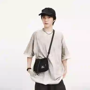 醇龙 斜挎包机能撞色抽绳束口袋水桶包时尚百搭露营山系便携背包包 尼龙 单肩包 男女同款情侣款 多色