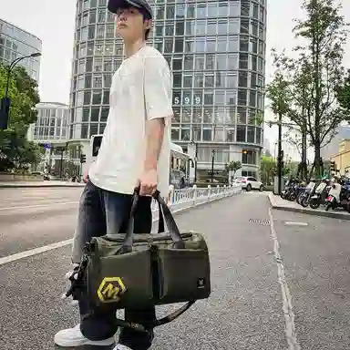 醇龙 多口袋 大容量 干湿分离 尼龙布 单肩斜挎旅行包 常规 男女同款情侣款 黑/卡其/粉/黄/红/青绿/蓝/军绿