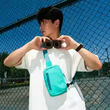 茵初 时尚轻便简约纯色 尼龙 胸包 男女同款情侣款 多色