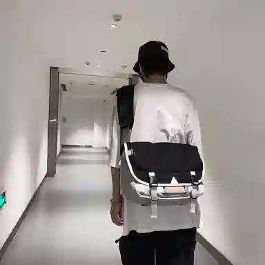 醇龙 工装斜挎包机能风骑行潮流 牛津布 单肩包 常规 男女同款情侣款 黑拼红/黑拼灰