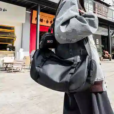 醇龙 骑行日系新款潮牌工装大容量百搭尼龙单肩斜挎包 男女通用黑色