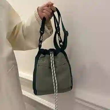 醇龙 百搭抽绳百搭学生简约水桶包潮流 尼龙 斜挎单肩包 男女同款情侣款 多色