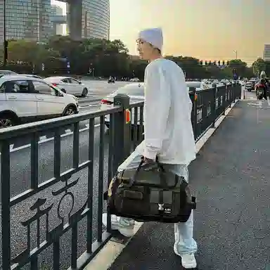 大容量干湿分离 尼龙 行李包健身包双肩包 常规 男女同款情侣款 黑色 /灰色/军绿色