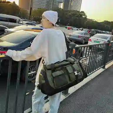 大容量干湿分离 尼龙 行李包健身包双肩包 常规 男女同款情侣款 黑色 /灰色/军绿色