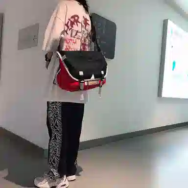 醇龙 工装斜挎包机能风骑行潮流 牛津布 单肩包 常规 男女同款情侣款 黑拼红/黑拼灰