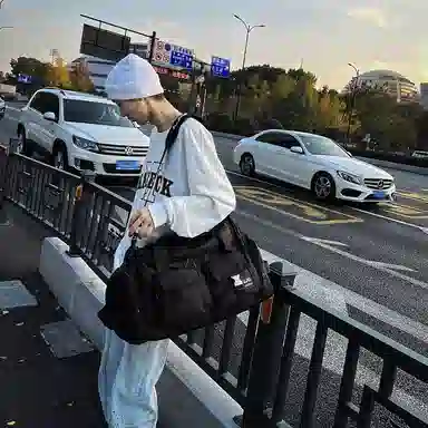 大容量干湿分离 尼龙 行李包健身包双肩包 常规 男女同款情侣款 黑色 /灰色/军绿色