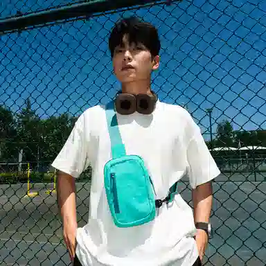 茵初 时尚轻便简约纯色 尼龙 胸包 男女同款情侣款 多色