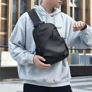 茵初 潮流时尚商务旅游出行轻便 尼龙 胸包 男女同款情侣款 多色