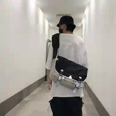 醇龙 工装斜挎包机能风骑行潮流 牛津布 单肩包 常规 男女同款情侣款 黑拼红/黑拼灰