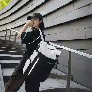 茵初 大容量拼色背包多功能运动防水书包 皮膜 双肩包 常规 男女同款情侣款 多色