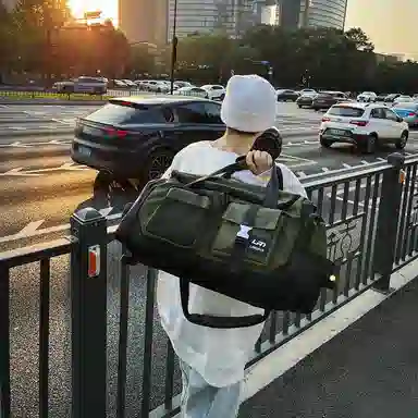 大容量干湿分离 尼龙 行李包健身包双肩包 常规 男女同款情侣款 黑色 /灰色/军绿色