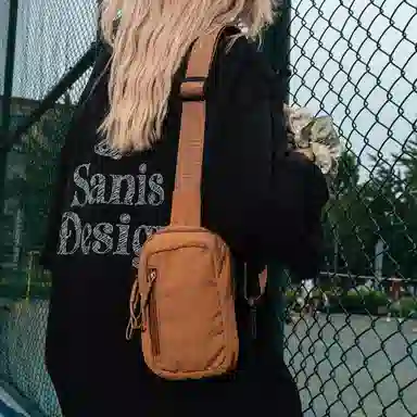 茵初 时尚轻便简约纯色 尼龙 胸包 男女同款情侣款 多色