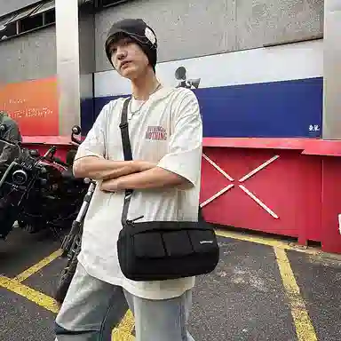 醇龙 休闲百搭出门 尼龙 斜挎单肩包 常规 男女同款情侣款 多色