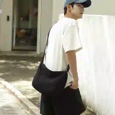 醇龙 休闲斜挎包百搭简约尼龙单肩包大容量日系复古背包 男女通用 多色