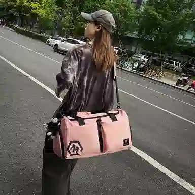 醇龙 多口袋 大容量 干湿分离 尼龙布 单肩斜挎旅行包 常规 男女同款情侣款 黑/卡其/粉/黄/红/青绿/蓝/军绿