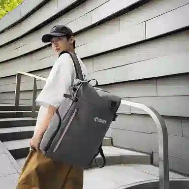 茵初 大容量拼色背包多功能运动防水书包 皮膜 双肩包 常规 男女同款情侣款 多色