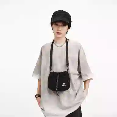 醇龙 斜挎包机能撞色抽绳束口袋水桶包时尚百搭露营山系便携背包包 尼龙 单肩包 男女同款情侣款 多色