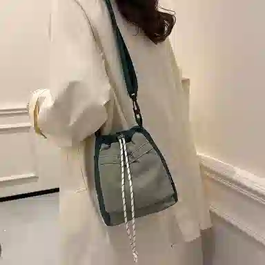 醇龙 百搭抽绳百搭学生简约水桶包潮流 尼龙 斜挎单肩包 男女同款情侣款 多色