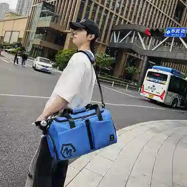 醇龙 多口袋 大容量 干湿分离 尼龙布 单肩斜挎旅行包 常规 男女同款情侣款 黑/卡其/粉/黄/红/青绿/蓝/军绿