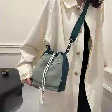 醇龙 百搭抽绳百搭学生简约水桶包潮流 尼龙 斜挎单肩包 男女同款情侣款 多色