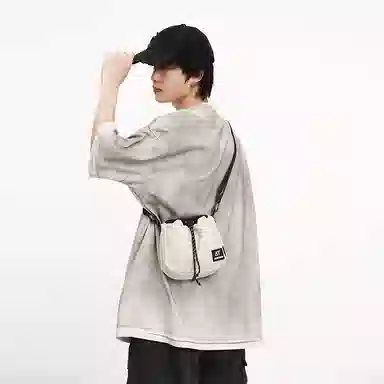 醇龙 斜挎包机能撞色抽绳束口袋水桶包时尚百搭露营山系便携背包包 尼龙 单肩包 男女同款情侣款 多色