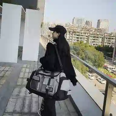 大容量干湿分离 尼龙 行李包健身包双肩包 常规 男女同款情侣款 黑色 /灰色/军绿色