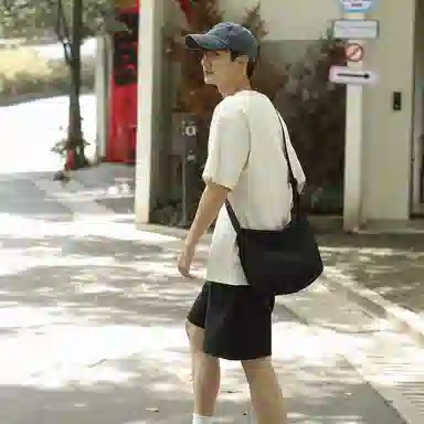 醇龙 休闲斜挎包百搭简约尼龙单肩包大容量日系复古背包 男女通用 多色
