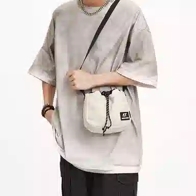 醇龙 斜挎包机能撞色抽绳束口袋水桶包时尚百搭露营山系便携背包包 尼龙 单肩包 男女同款情侣款 多色