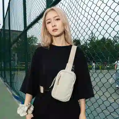 茵初 时尚轻便简约纯色 尼龙 胸包 男女同款情侣款 多色