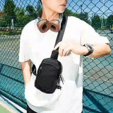 茵初 时尚轻便简约纯色 尼龙 胸包 男女同款情侣款 多色