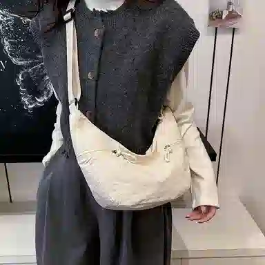 醇龙 简约休闲大容量百搭通勤轻便运动饺子学生百搭 尼龙 斜挎腋下单肩包 男女同款情侣款 多色