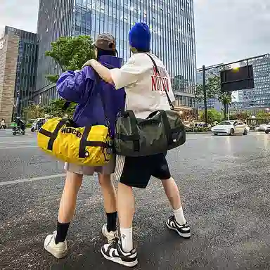 醇龙 健身包干湿分离游泳训练包大容量行李包轻便手提斜挎背包 尼龙 旅行包 男女同款情侣款 多色