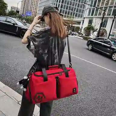 醇龙 多口袋 大容量 干湿分离 尼龙布 单肩斜挎旅行包 常规 男女同款情侣款 黑/卡其/粉/黄/红/青绿/蓝/军绿