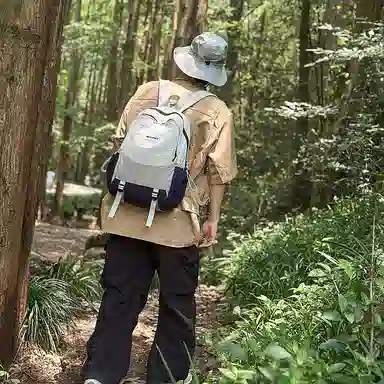 茵初 休闲补习大学轻便小学背包初高中旅行时尚徒步 尼龙 双肩包 男女同款情侣款 多色