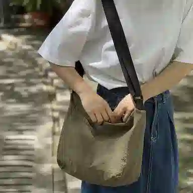 醇龙 休闲斜挎包百搭简约尼龙单肩包大容量日系复古背包 男女通用 多色