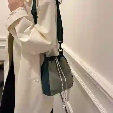 醇龙 百搭抽绳百搭学生简约水桶包潮流 尼龙 斜挎单肩包 男女同款情侣款 多色